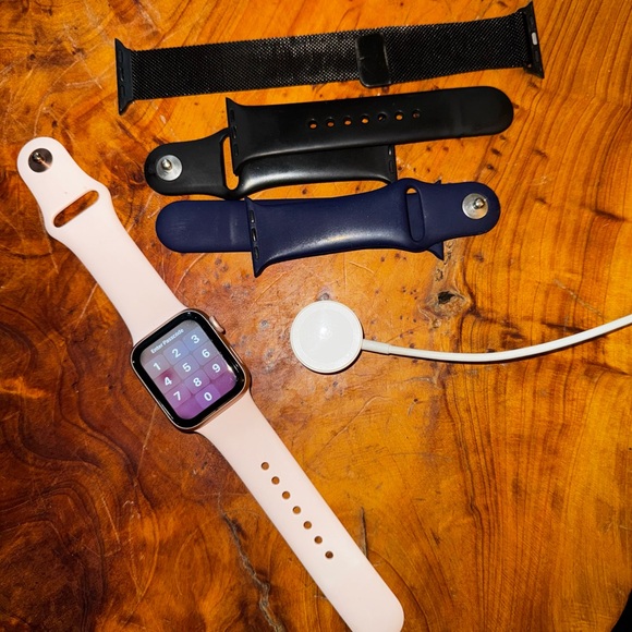 Apple Watch Series 4, GPS/LTE 40mm Bundle